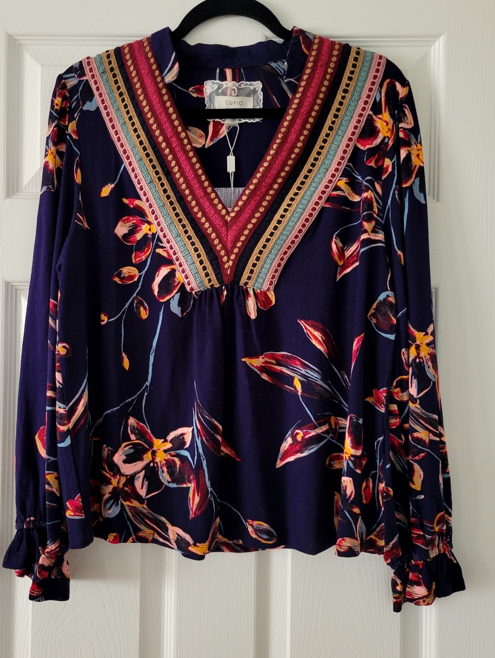 Womens NWT Size Medium Cupio Navy Multicolor Floral V-Neck Boho Blouse